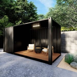 Moradia com piscina em contentor com terraço aberto e sala fechada
