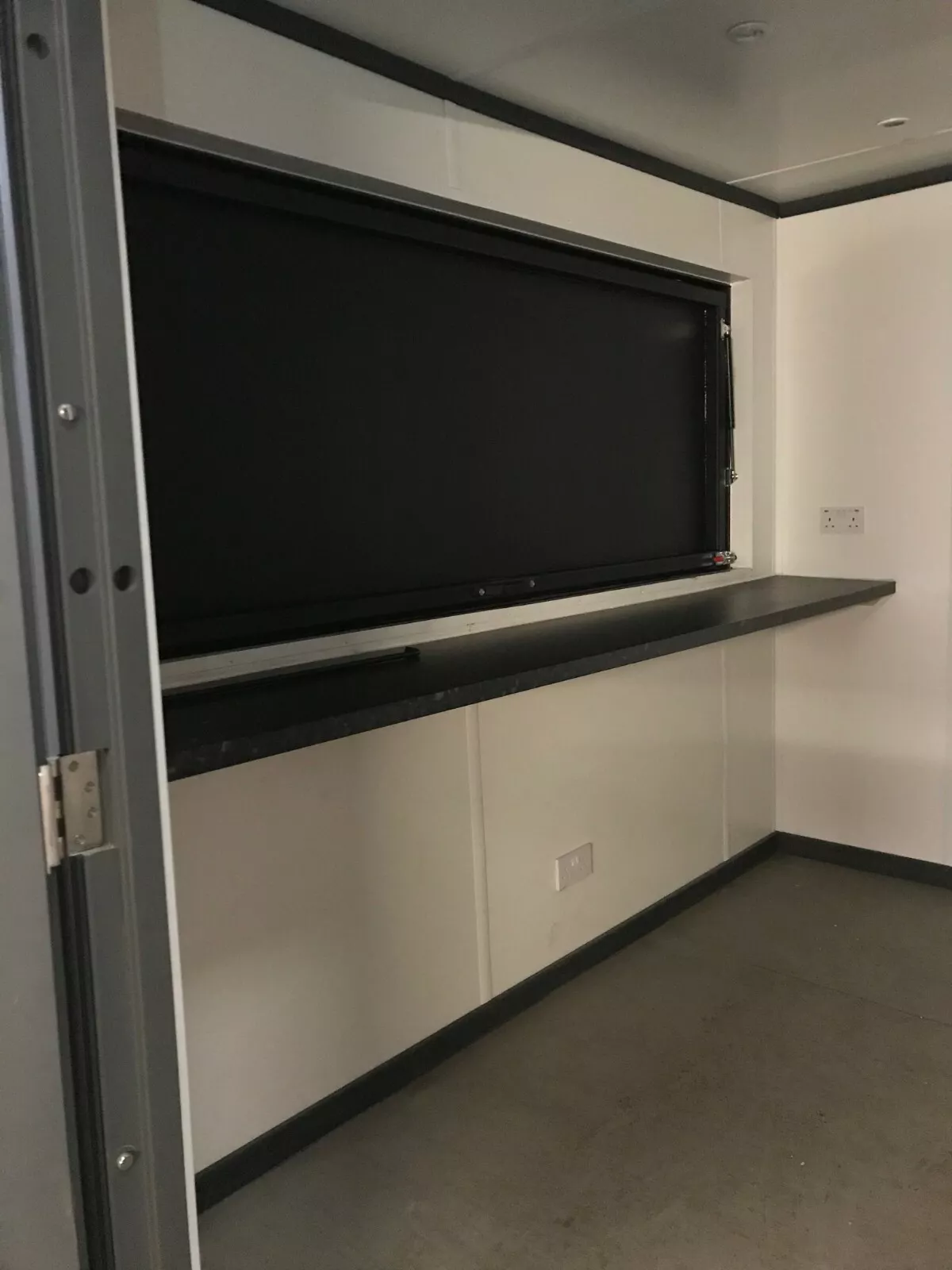 Contentor Bar 10×8 Pés – Solução Compacta para Negócios - Image 3